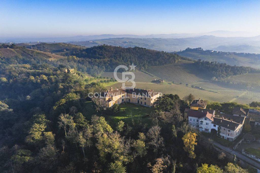A Crown of Vineyards: Santa Giuletta’s Timeless Castle in Lombardy’s Golden Hills