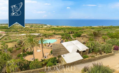 Villa in Pantelleria, Sizilien, Italien 1