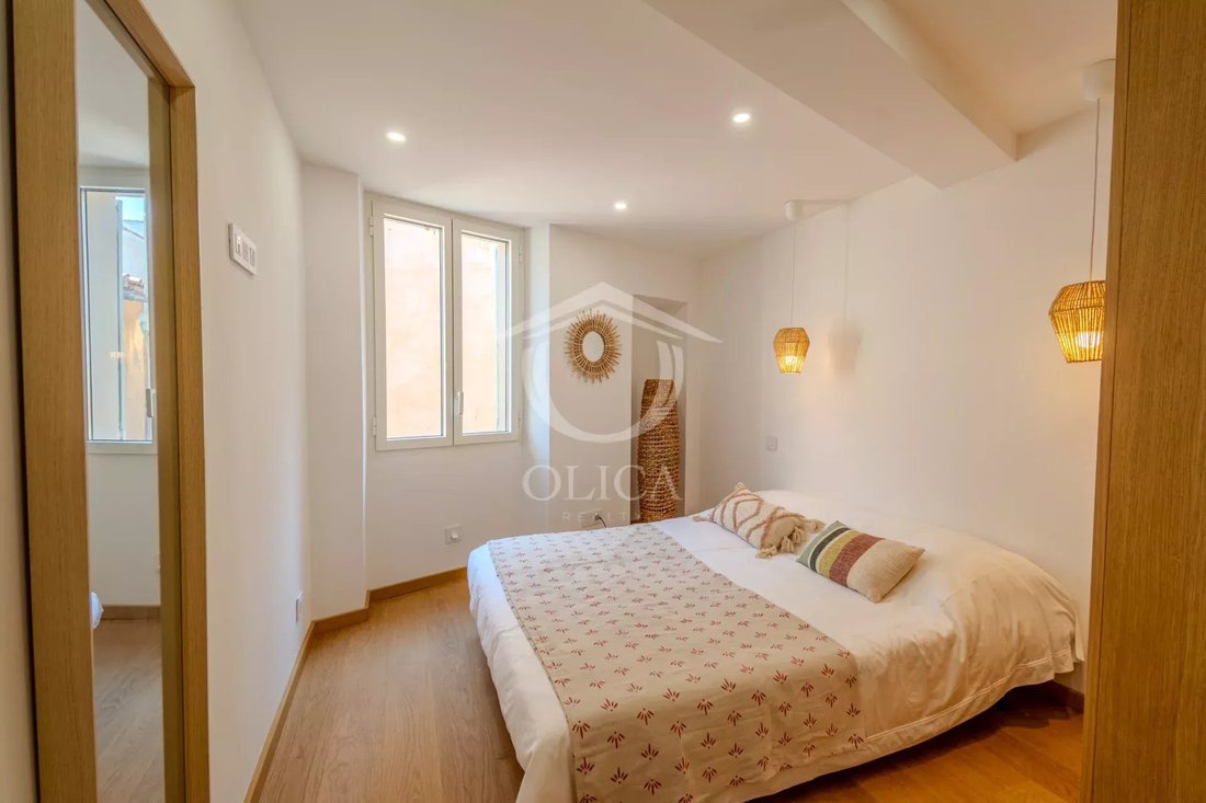 House in Place de Gaulle, Antibes, France 5 - 16094555