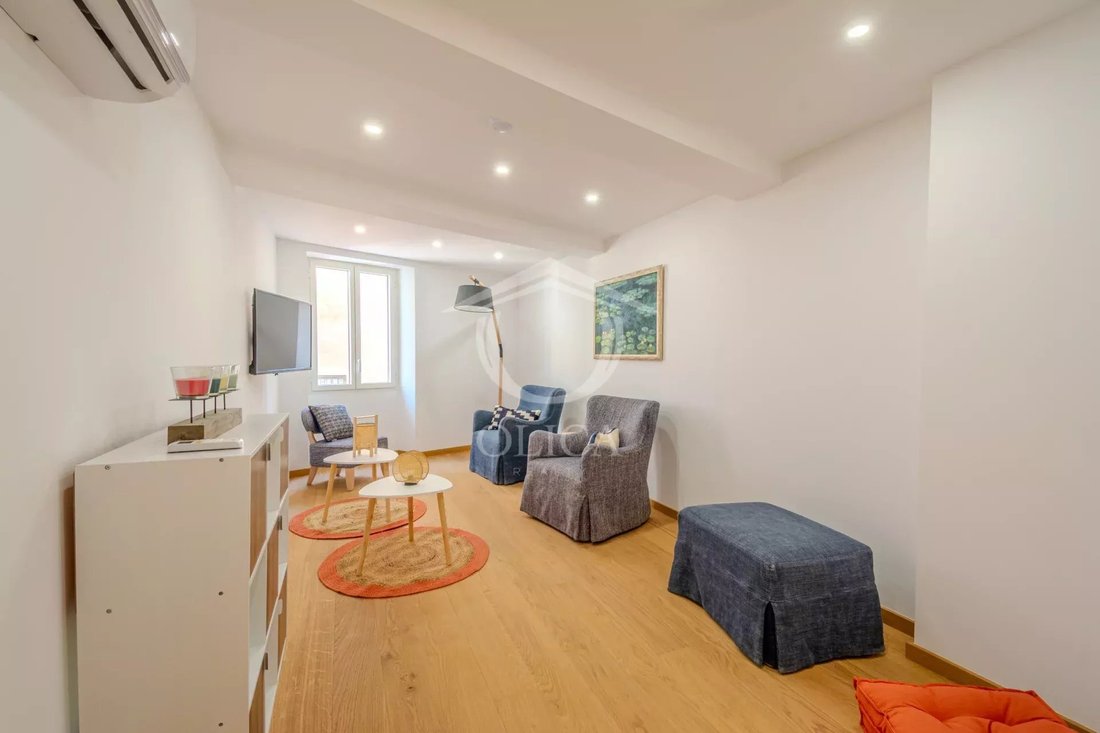 House in Place de Gaulle, Antibes, France 4 - 16094555
