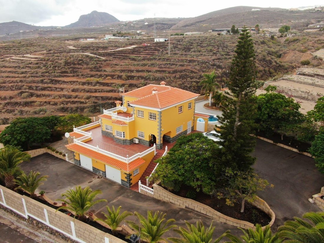 Villa in San Miguel de Abona, Canary Islands, Spain 1 - 16095523