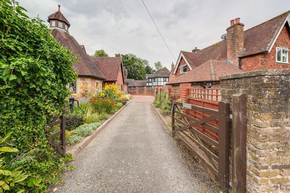 House in Leigh, England 4 - 16097079