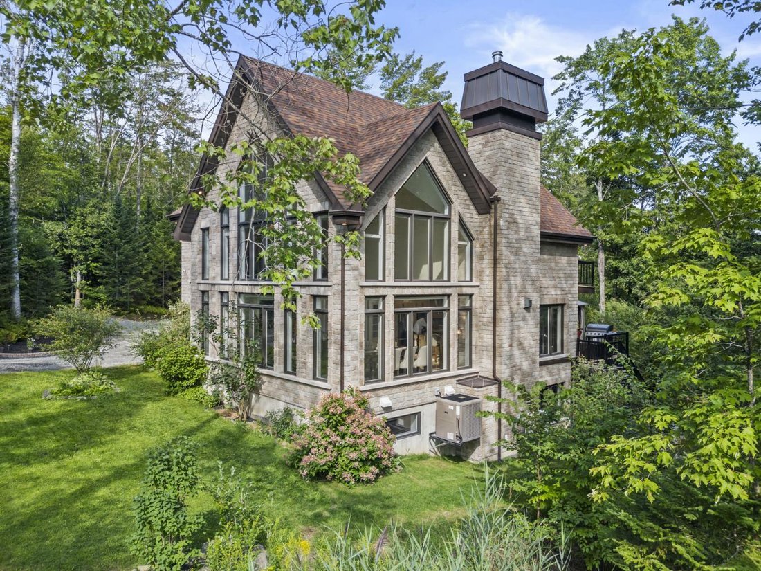 House in Austin, Quebec, Canada 1 - 16097082