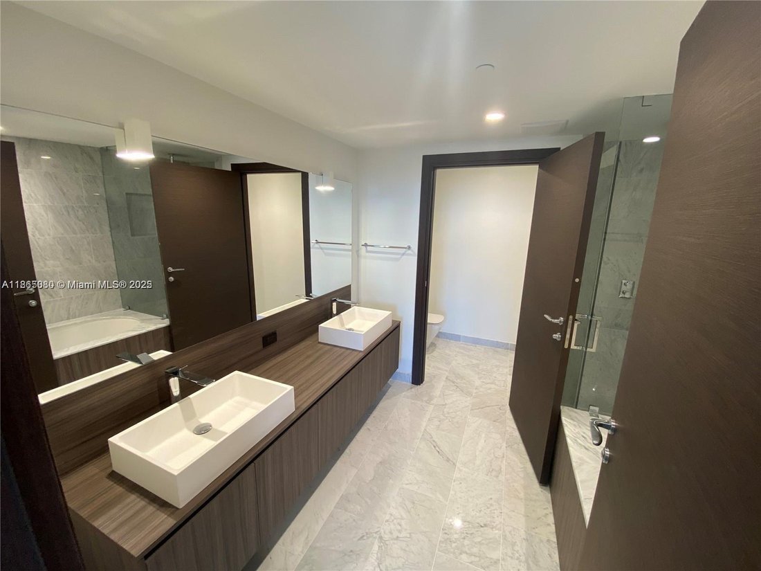 Condo in Miami, Florida, United States 5 - 16097157