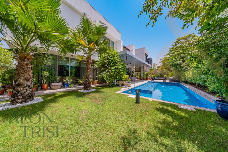 Villa in Naif, Dubai, United Arab Emirates 1 - 16099980
