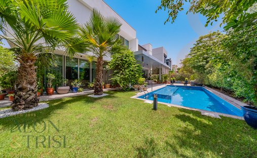 Villa in Dubai, Dubai, United Arab Emirates 1
