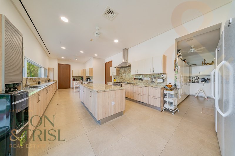 Villa in Naif, Dubai, United Arab Emirates 3 - 16099980
