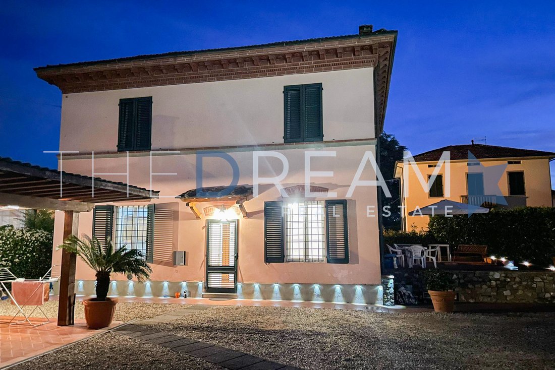 Villa in Capannori, Tuscany, Italy 2 - 16098568