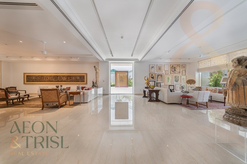 Villa in Naif, Dubai, United Arab Emirates 2 - 16099980