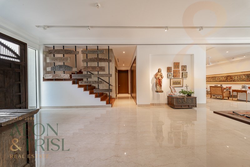 Villa in Naif, Dubai, United Arab Emirates 4 - 16099980
