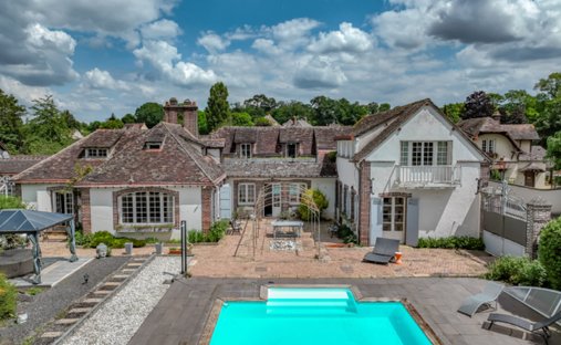 Estate in Sainte-Gemme-Moronval, Centre-Val de Loire, France 1