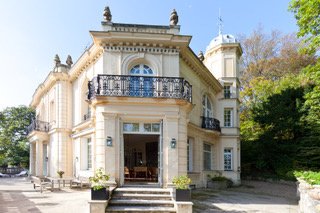 La Chapelle Royale: A Crown of Light Over Paris’s Verdant Heart