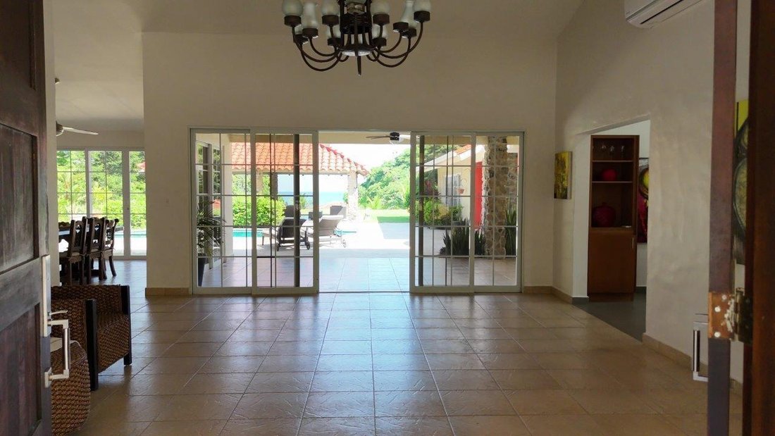 House in San Carlos District, Panama, Panama 2 - 16098404
