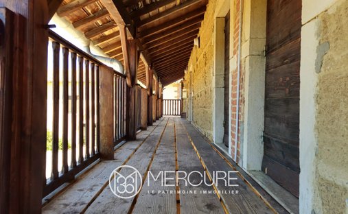 Castle for Sale in Villefranche-sur-Saone, Auvergne-Rhône-Alpes, France