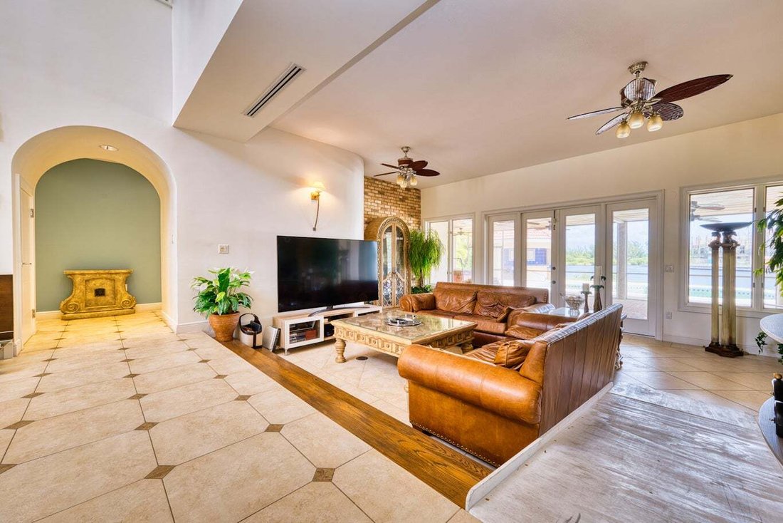 House in West Bay, West Bay, Cayman Islands 2 - 16100786