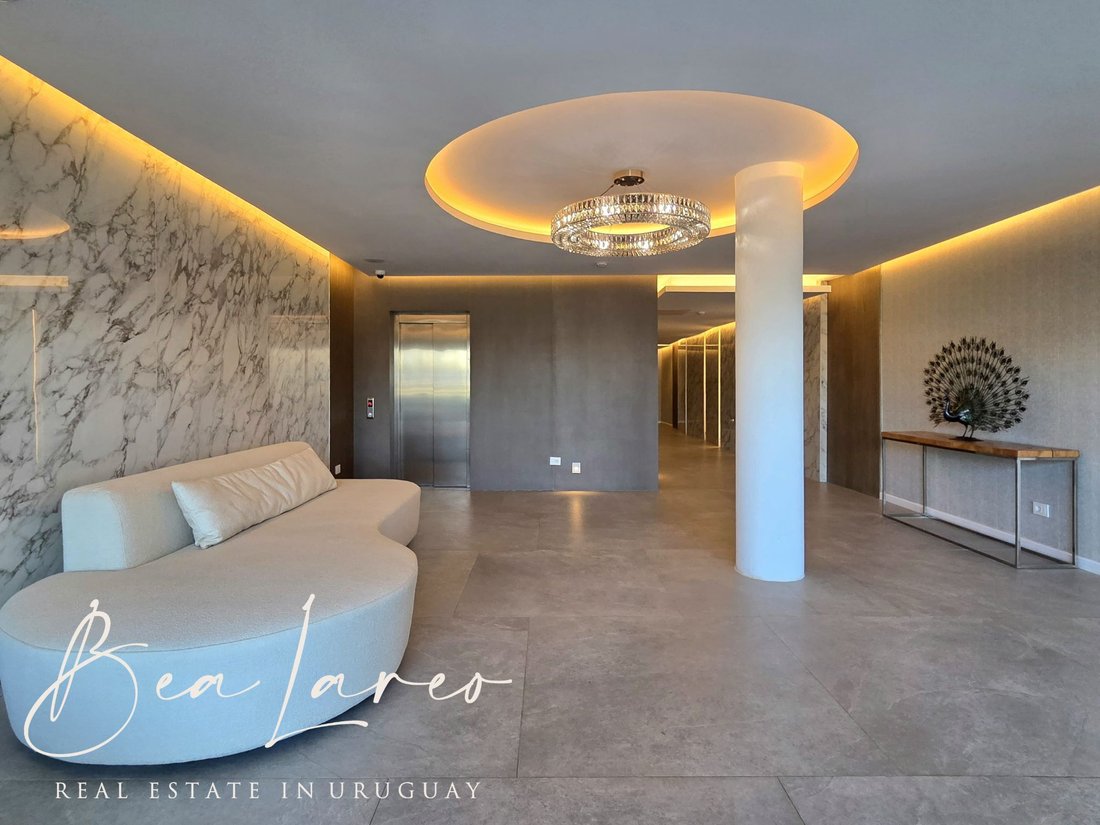 Apartment in Montevideo, Departamento de Montevideo, Uruguay 4 - 16100532