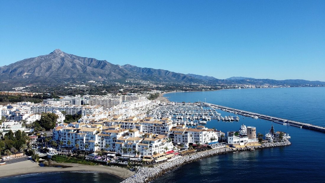 Apartment in Puerto Banus, Marbella, Spain 2 - 16101253