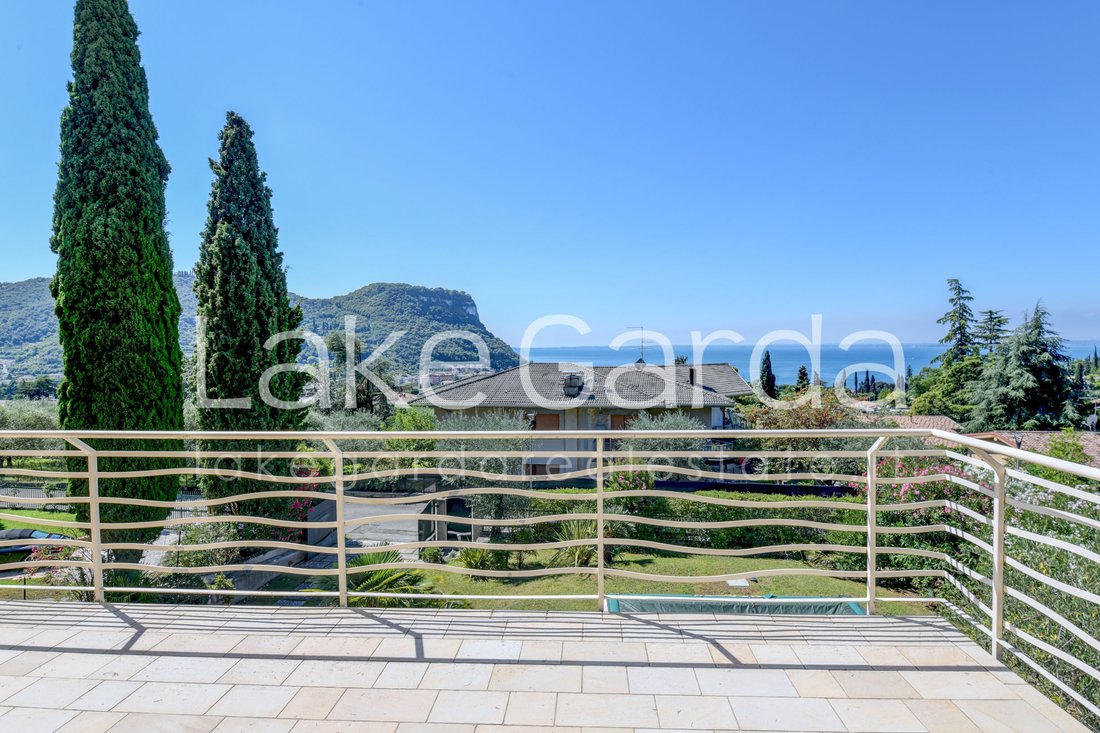 Villa in Garda, Veneto, Italy 4 - 16102826