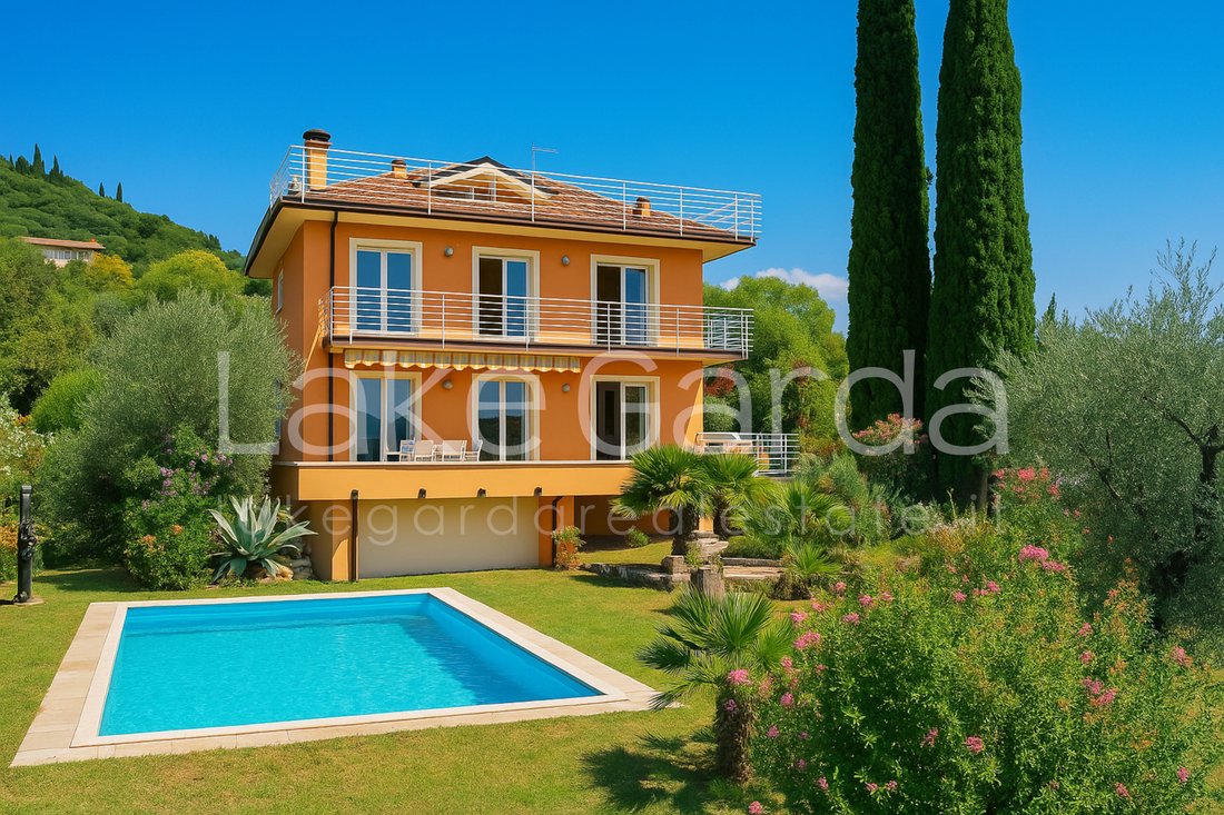 Villa in Garda, Veneto, Italy 1 - 16102826