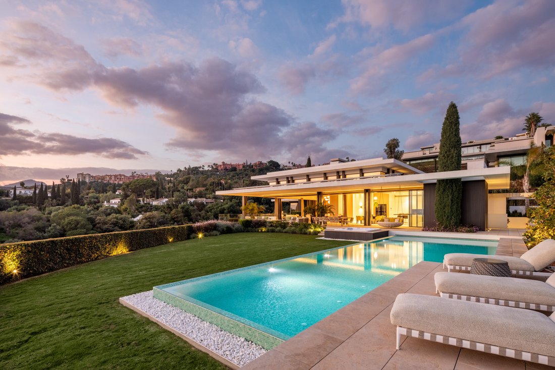 Villa in La Quinta, Benahavis, Andalusia 1 - 16102272