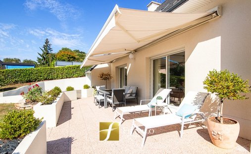 House in Centre Peri, Saint-Ave, France 1