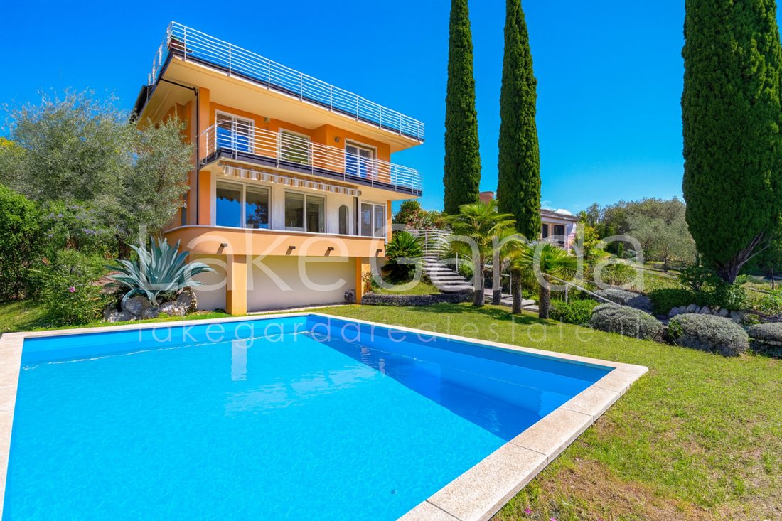 Villa in Garda, Veneto, Italy 2 - 16102826
