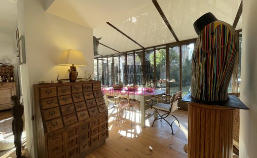 Castle for Sale in Le Thor, Provence-Alpes-Côte d'Azur, France