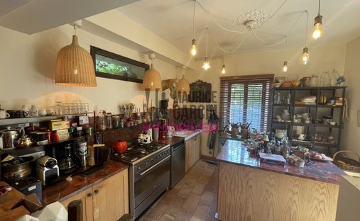 Castle for Sale in Le Thor, Provence-Alpes-Côte d'Azur, France