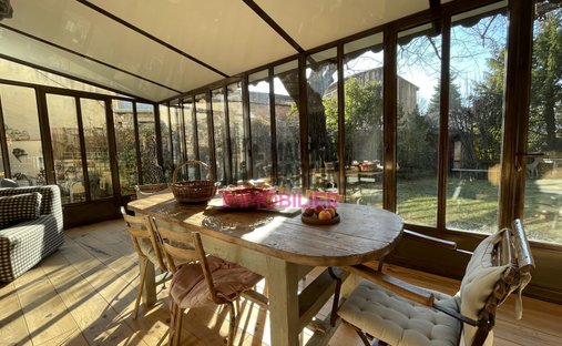 Castle for Sale in Le Thor, Provence-Alpes-Côte d'Azur, France