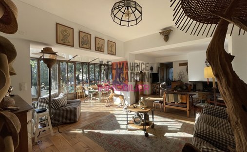 Castle for Sale in Le Thor, Provence-Alpes-Côte d'Azur, France