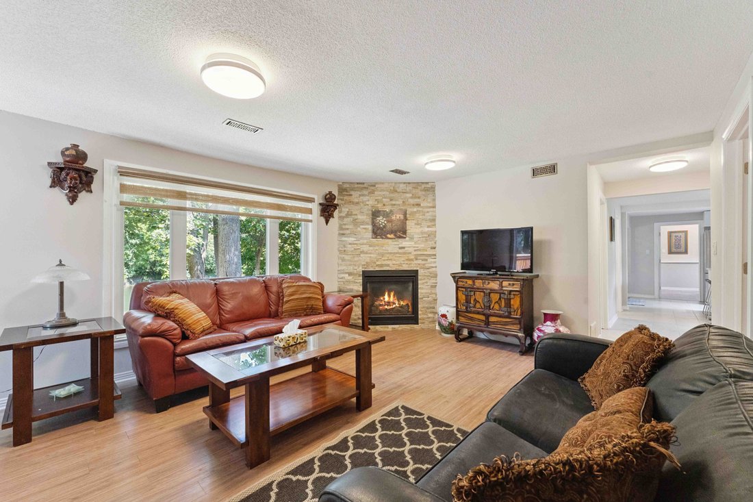 House in Ottawa, Ontario, Canada 4 - 16103796