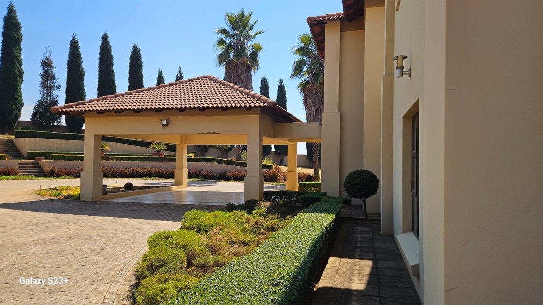 House in Mooikloof Glen, Gauteng, South Africa 2 - 16105729