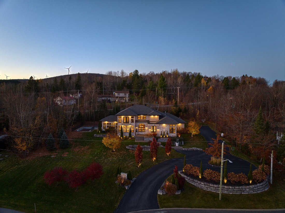 House in Thetford Mines, Quebec, Canada 1 - 14870091