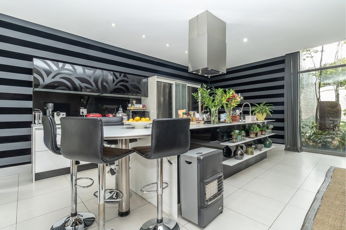 House in Glenadrienne, Gauteng, South Africa 5 - 16106350