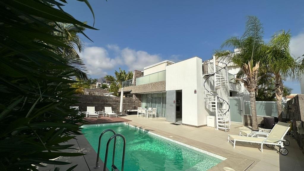 Villa in Costa Adeje, Adeje, Canary Islands 1 - 16104682