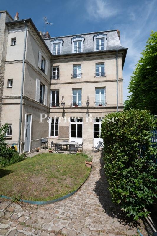 A Whisper of Empire: Napoleon’s Neighbor in Compiègne’s Golden Light