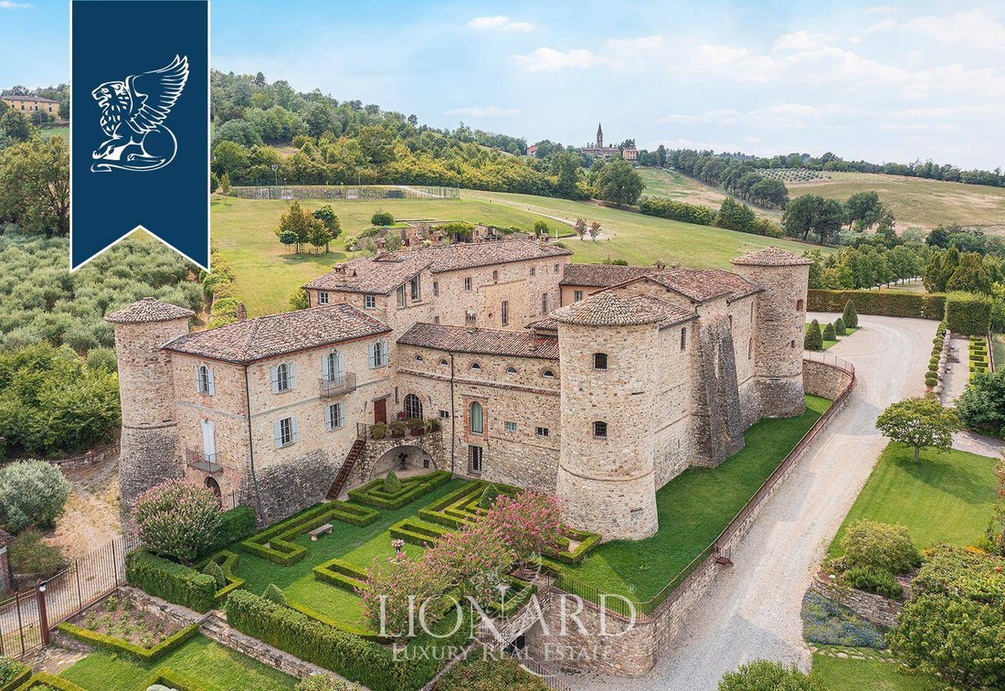 A Timeless Fortress Where Legends Breathe – Emilia-Romagna’s Crowned Castle