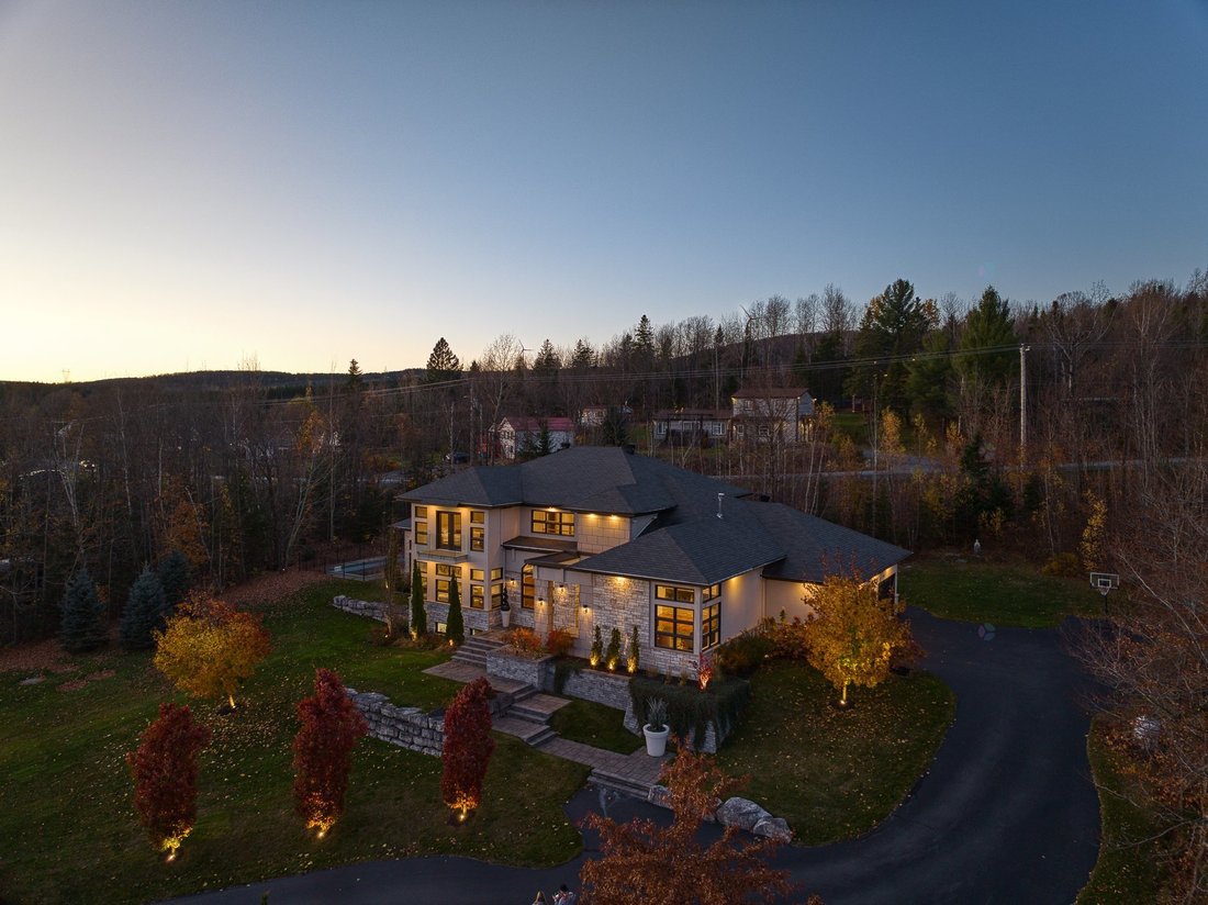 House in Thetford Mines, Quebec, Canada 2 - 14870091