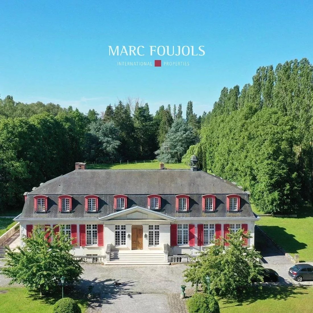Estate in Saint-Martin-en-Biere, Ile-de-France, France 1 - 15940931