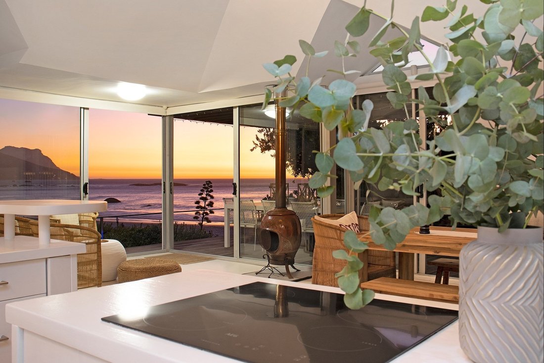 House in Glen Beach, Bakoven, Cape Town 1 - 16106477