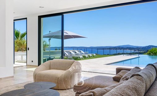 Villa in Roquebrune-sur-Argens, Provence-Alpes-Côte d'Azur, France 1