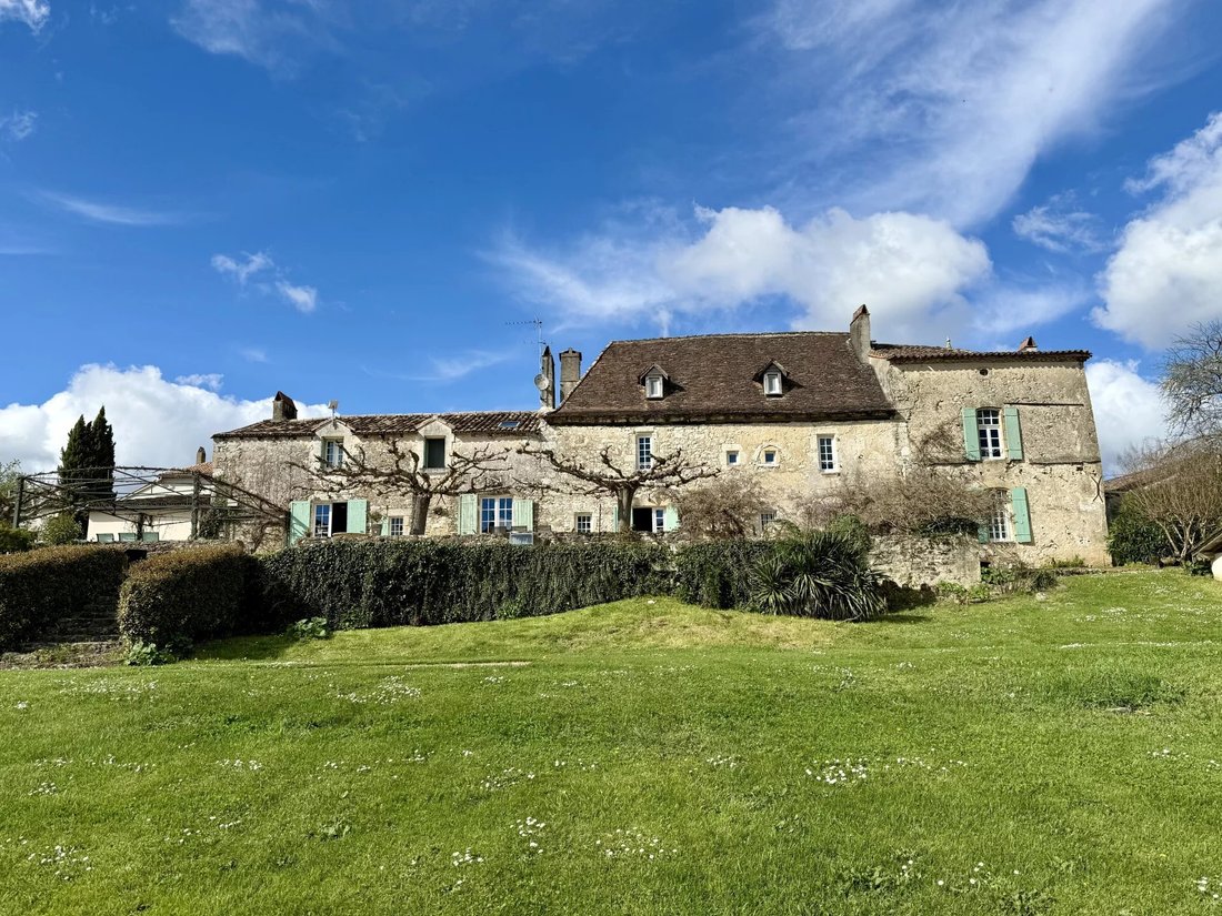 House in Saint-Antoine-de-Breuilh, Nouvelle-Aquitaine, France 2 - 15396221