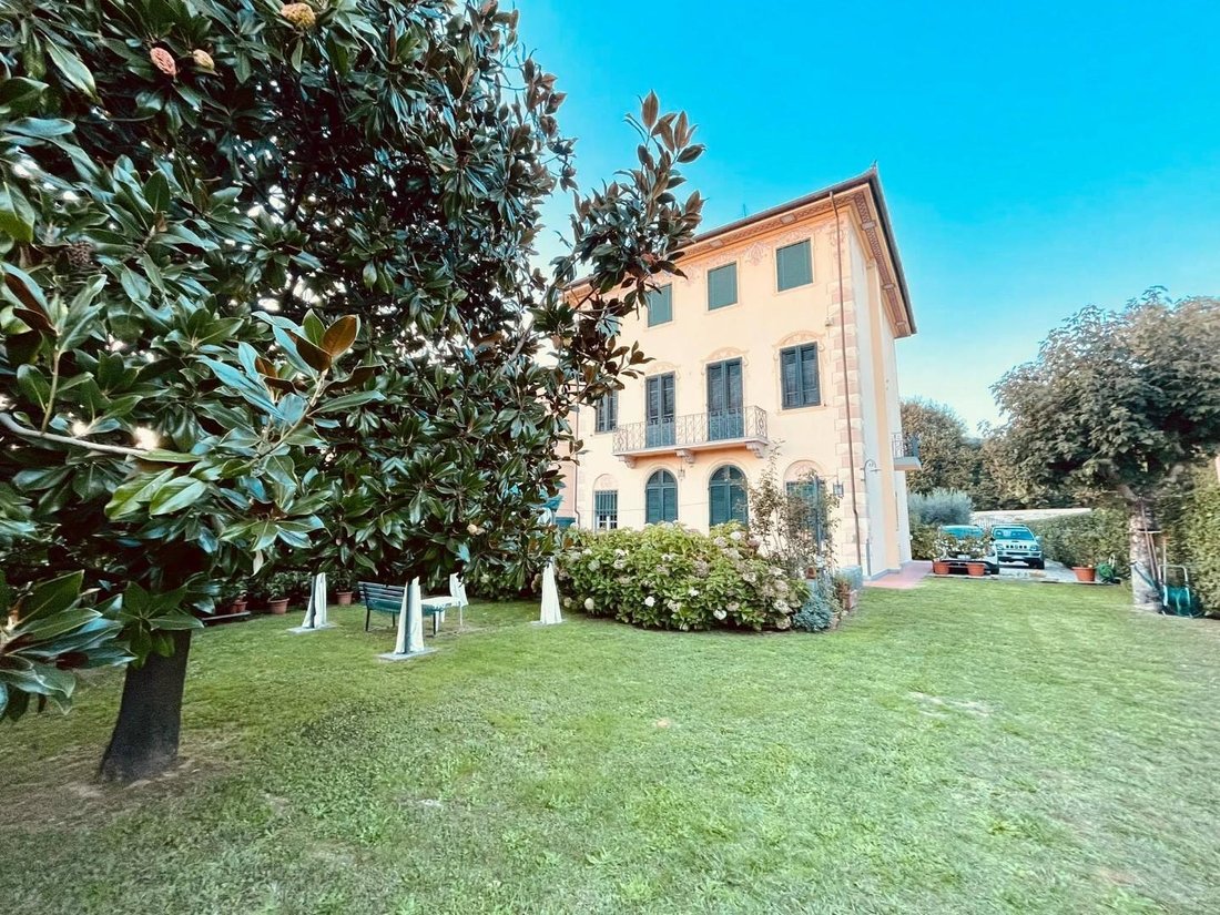Villa in Capannori, Tuscany, Italy 1 - 16105393