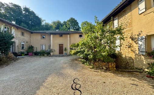 House in Beausemblant, Auvergne-Rhône-Alpes, France 1