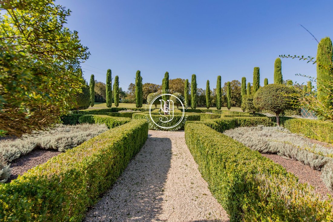 Villa in Uzès, Occitania, France 4 - 16104476