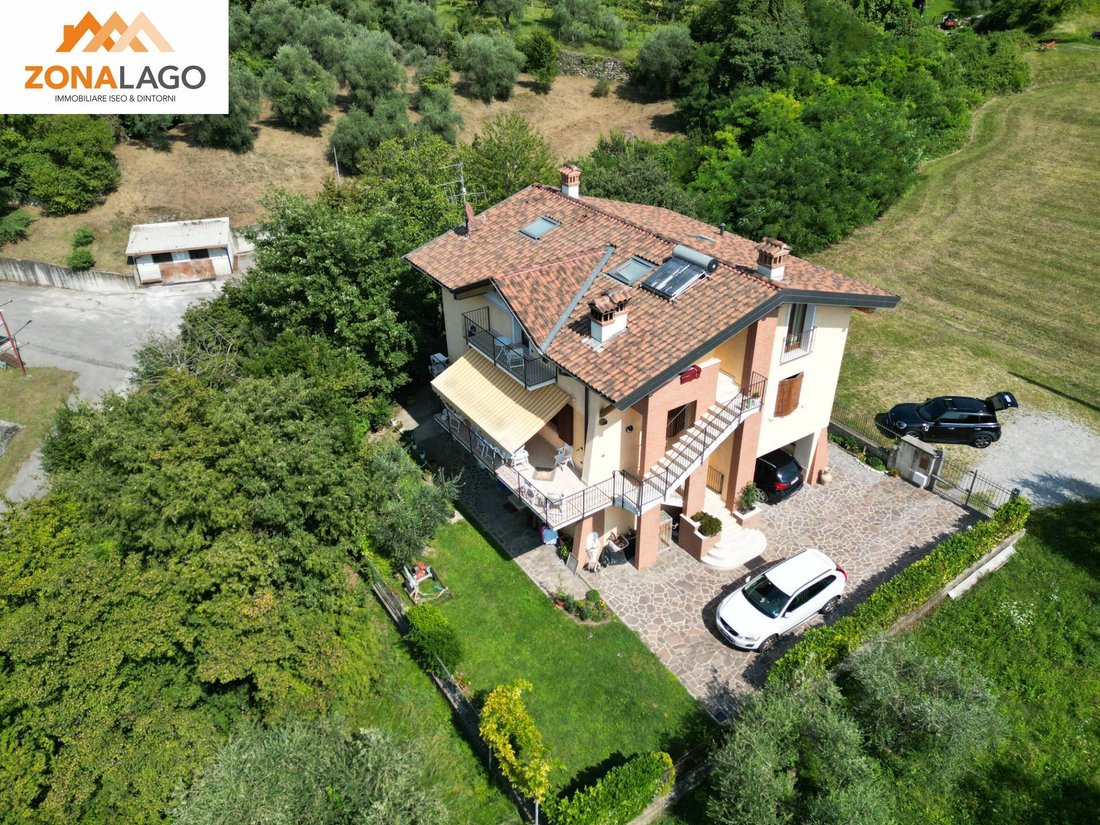 House in Sale Marasino, Lombardy, Italy 1 - 16105739