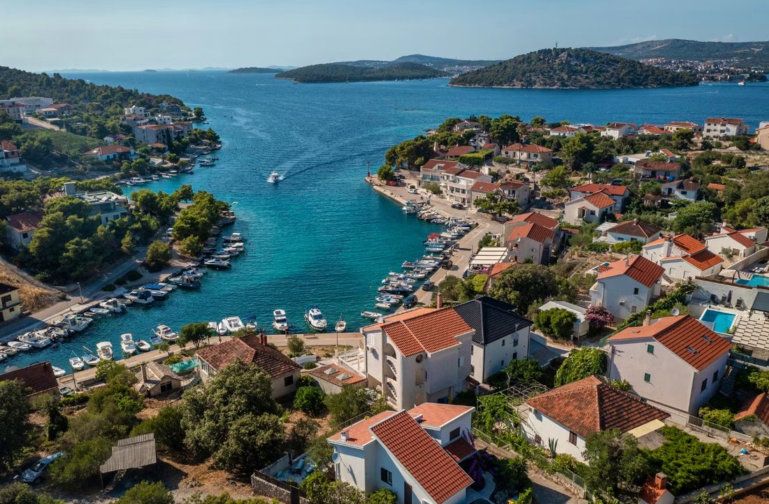 Villa in Rogoznica, Sibenik-Knin County, Croatia 2 - 16107319