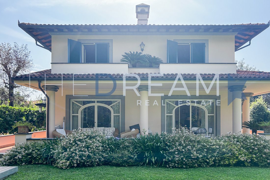 Villa in Center, Forte dei Marmi, Tuscany 2 - 16111054