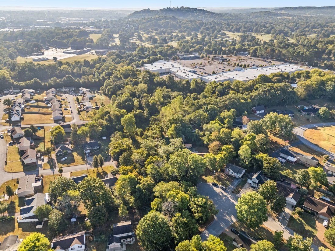 Land in Columbia, Tennessee, United States 1 - 16110209