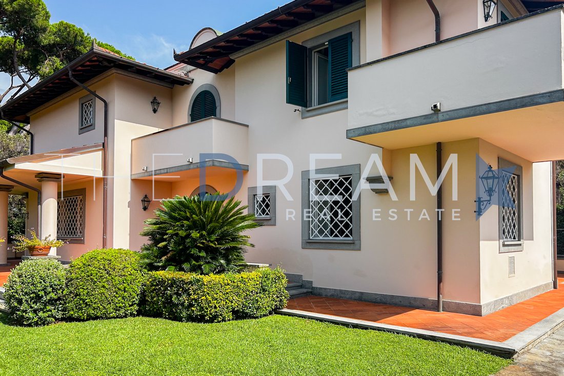 Villa in Center, Forte dei Marmi, Tuscany 3 - 16111054